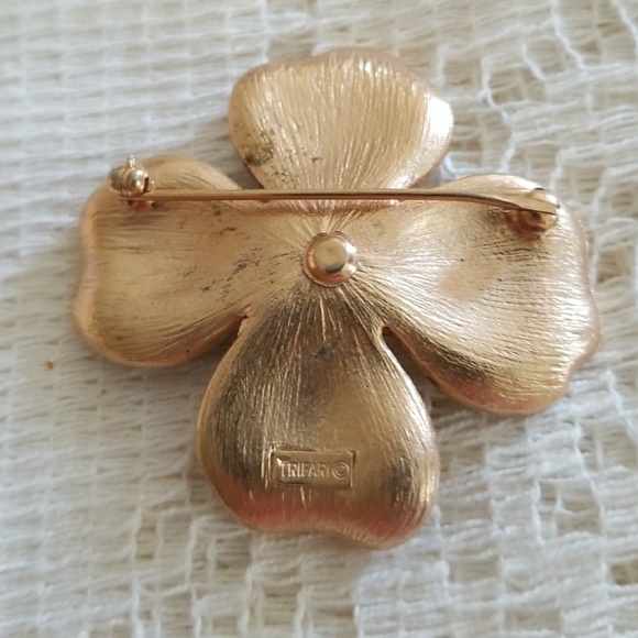 Trifari flowers Earrings and Brooch - Picture 3 of 5